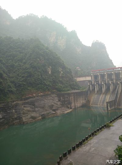 茅岩河上的渔塘水库大坝