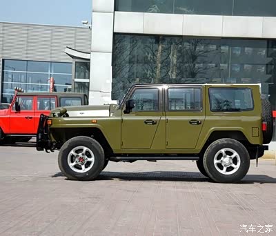 这是什么鬼,212和牧马人的转基因?