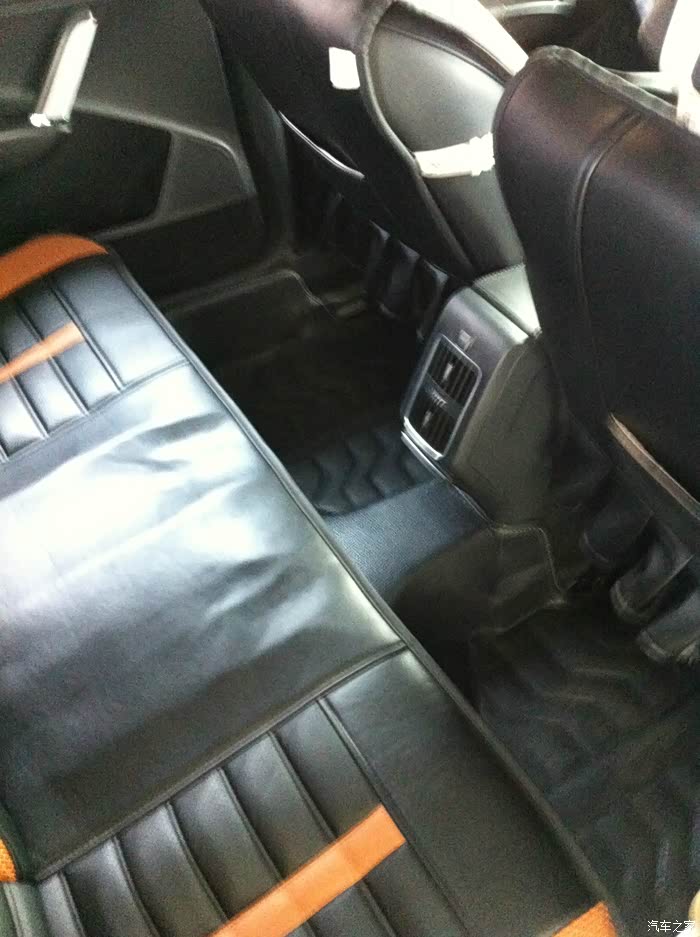 跑车没有后排吗 500_wKgH31X28KeAGwBuABHx2fwQfJM265.jpg
