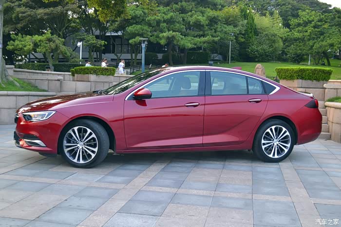 户外航拍我的君威 我飞故我在