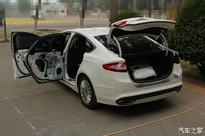 自己动手新蒙迪欧改装音响、四门隔音、贴车顶