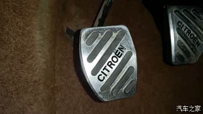 脚垫质量真差又有磨损了,崩溃!_雪铁龙C4L论坛