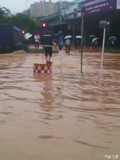 (深圳暴雨季节尽量少出门)广东暴雨季节真是坑