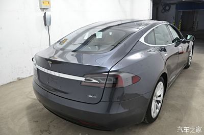 特斯拉model s(冷光银)提车作业