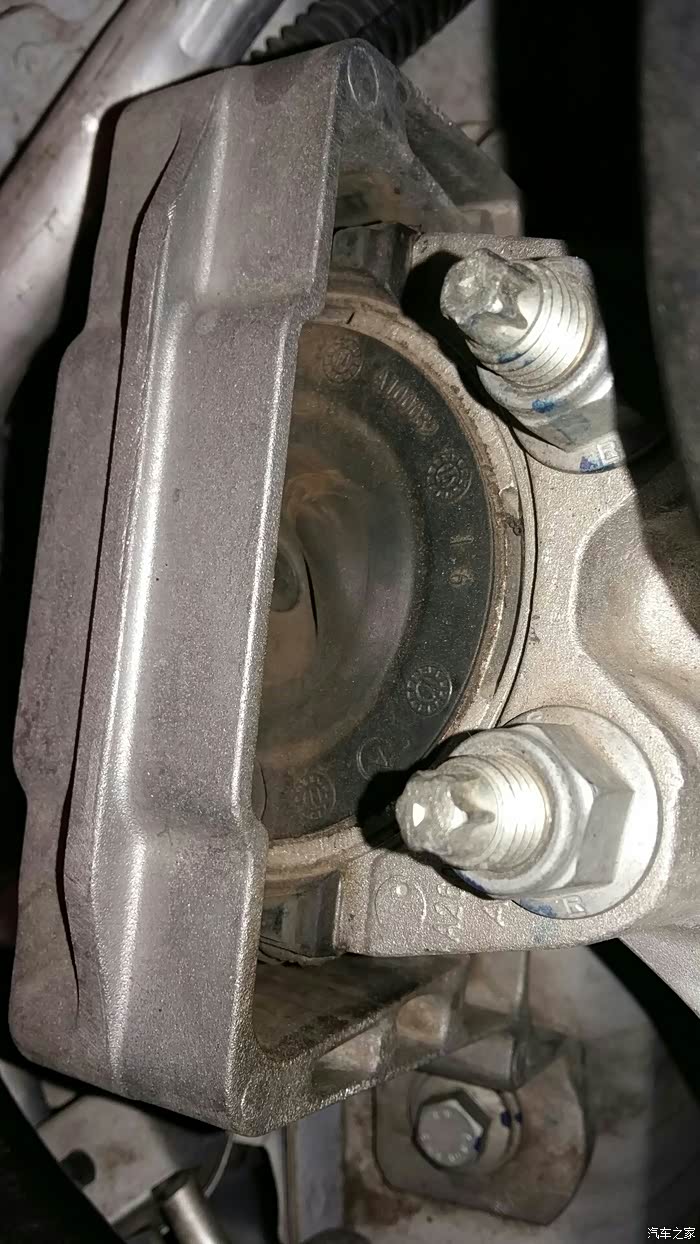 【图】帮忙看下机脚垫是不是坏了