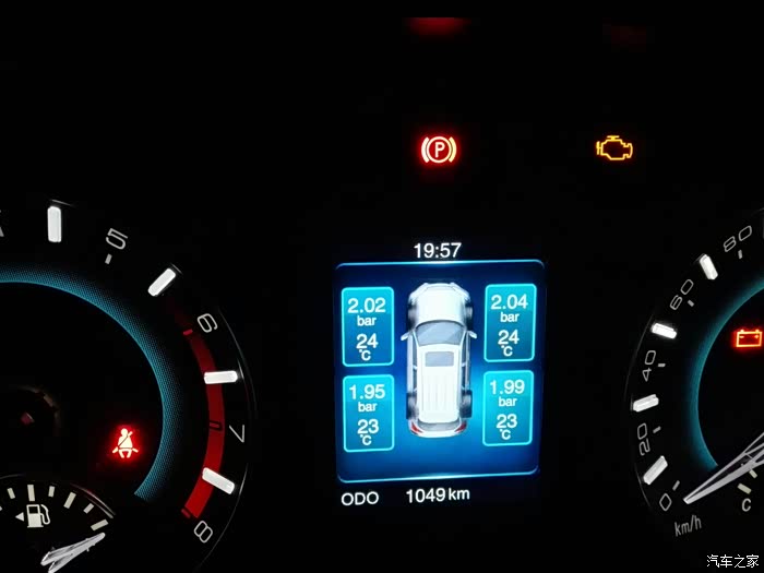 胎压多少不能走了 500_wKgH0FYBSRKAVrPKAAQ0EVRumb8578.jpg