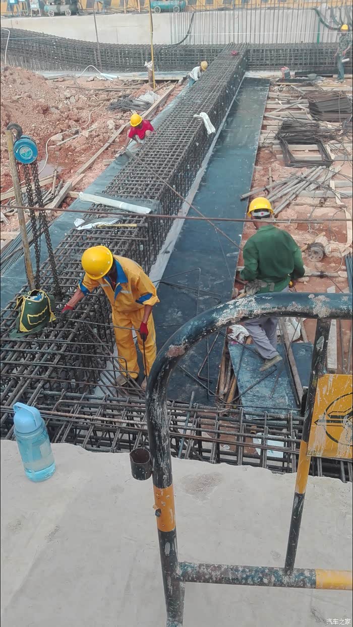 【图】有些人,一个月两三万的工资就自以为天