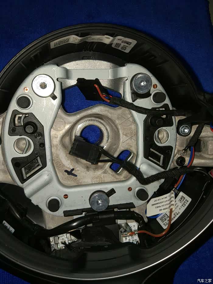 快速加热方向盘模块 500_wKgH31c57u-AFOFYAAjPMP14PhA599.jpg