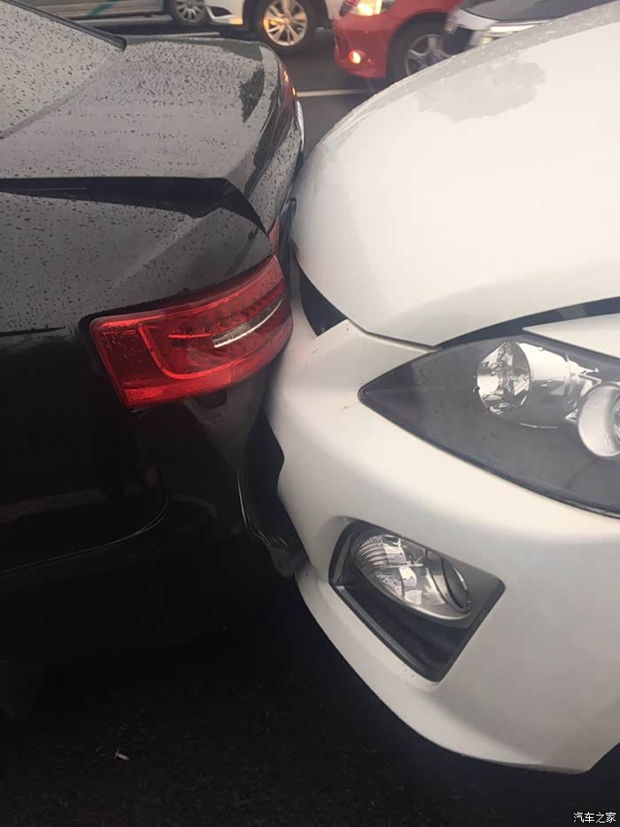 【图】车被撞,还好保险全赔!_马自达CX-7论坛