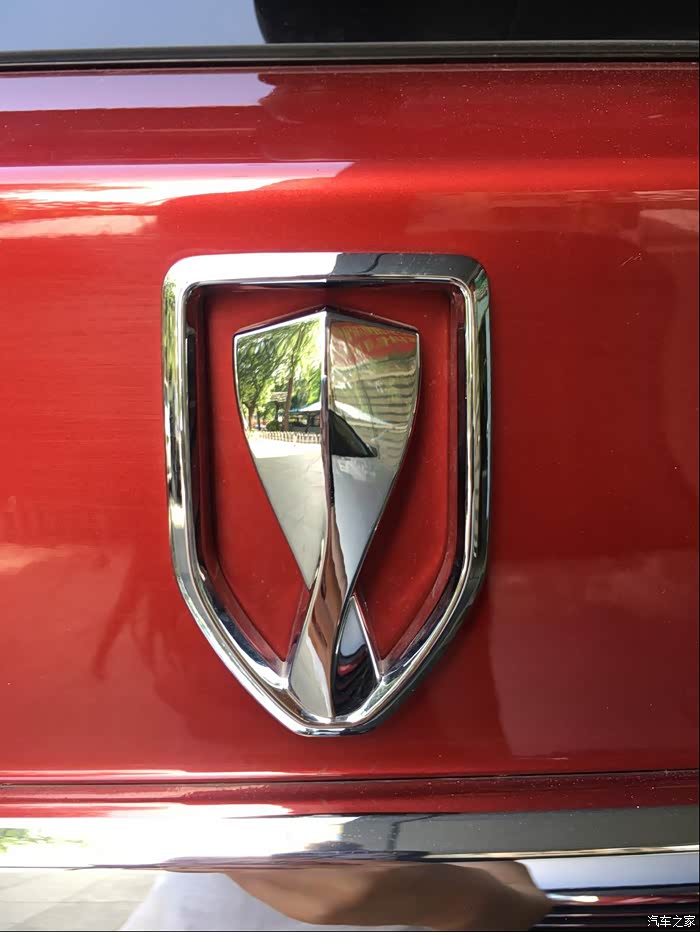 还有重要的一点忘了说了,观境的车标很新颖,全新金杯标志,比以前好看