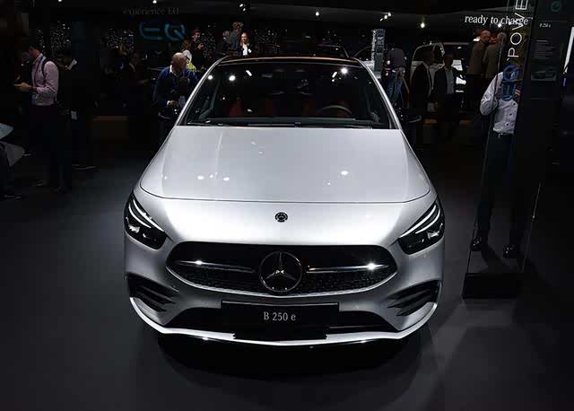 插电形式的奔驰b250e