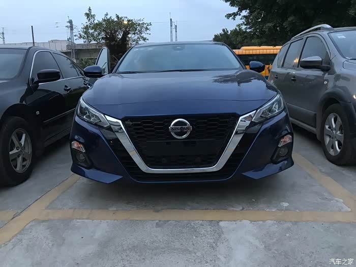 蓝色小妖精～极光蓝第七代天籁提车