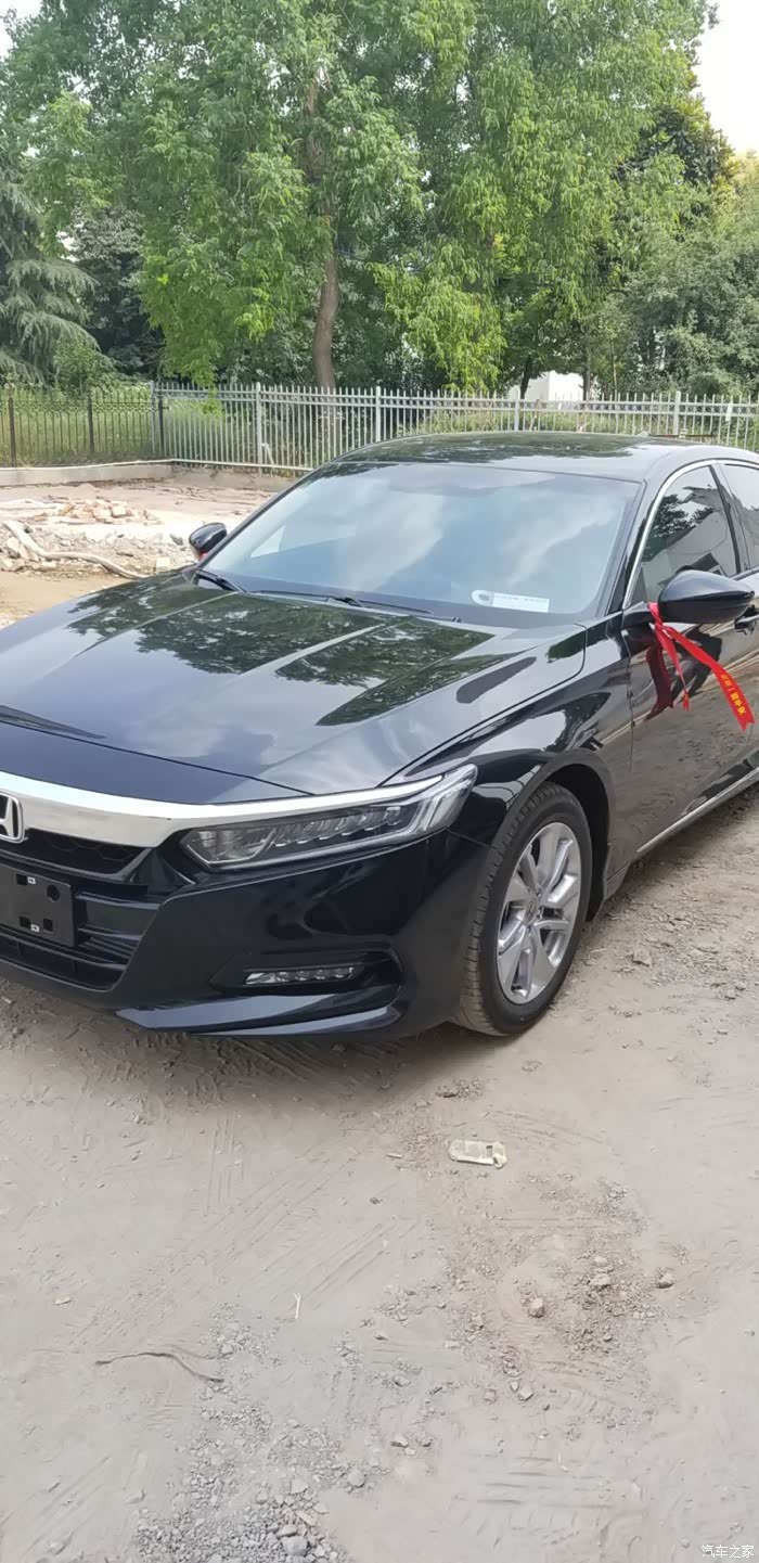 请问哪里有十代雅阁黑色实拍图片