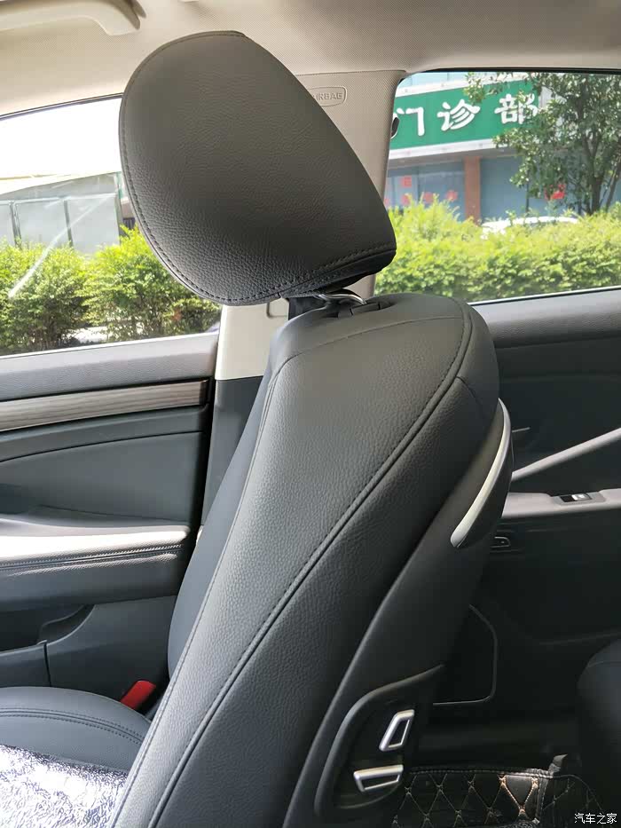 你们的座椅头枕是不是这样?