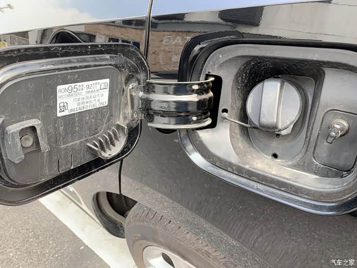 加油口的问题,你们的都是这样的吗