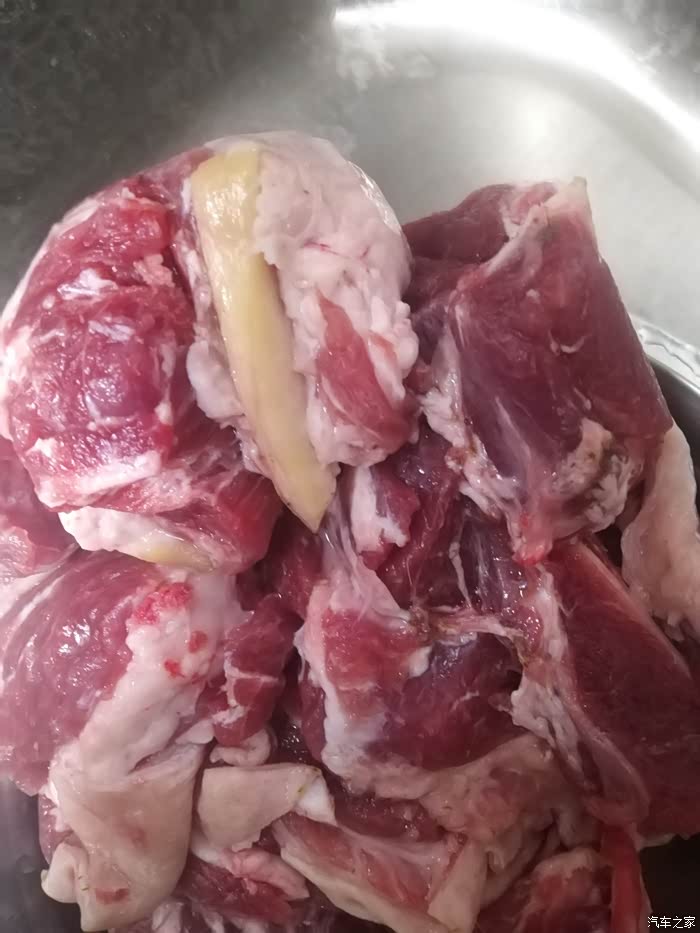 羊肉里面的这一条黄色的是什么