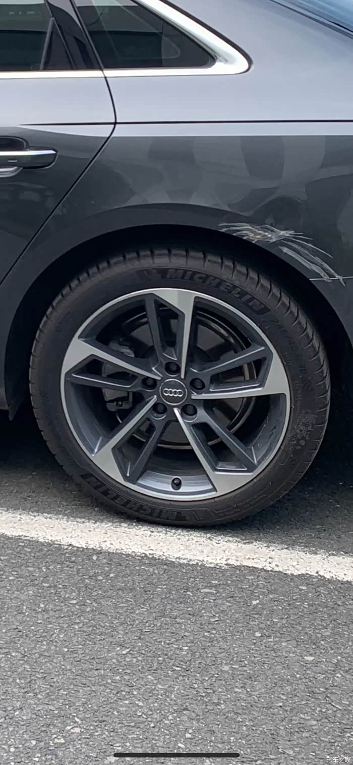 【图】请问现款的时尚,配的是什么轮胎?_奥迪a4l论坛_汽车之家论坛