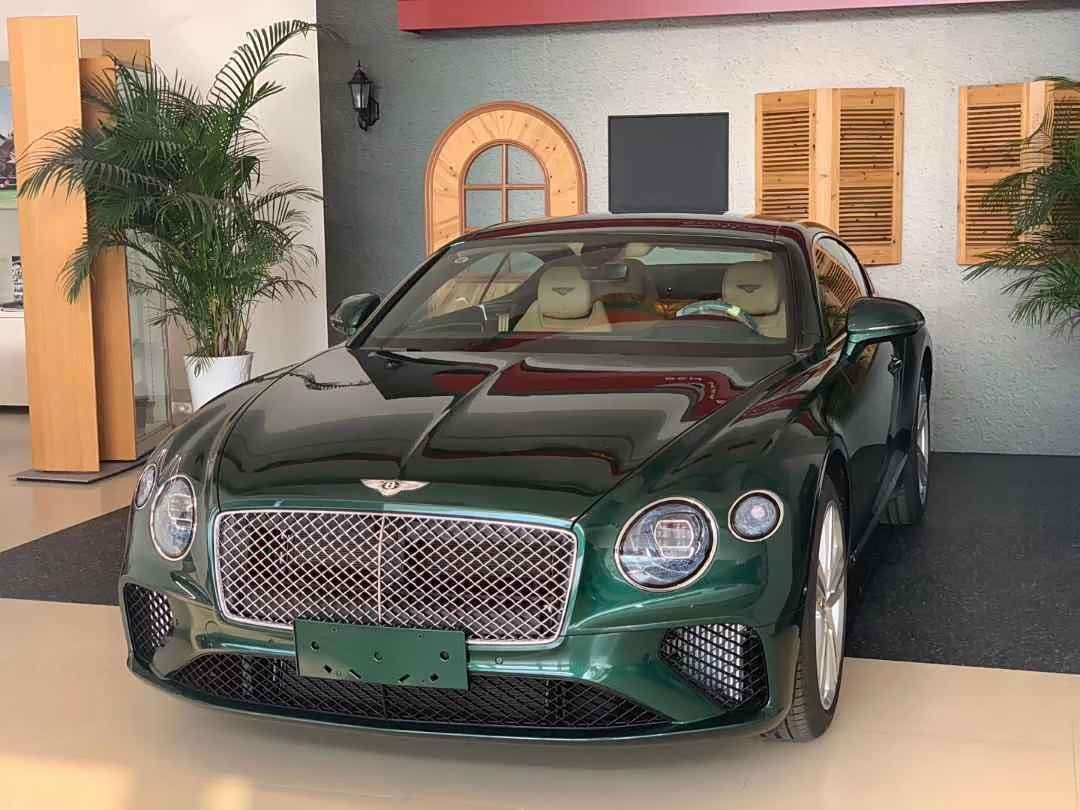 最新款宾利欧陆飞驰,这外观也太帅了吧,感觉很有英伦气息