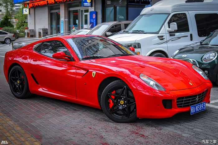 终于再次见到你街拍法拉利599gtb