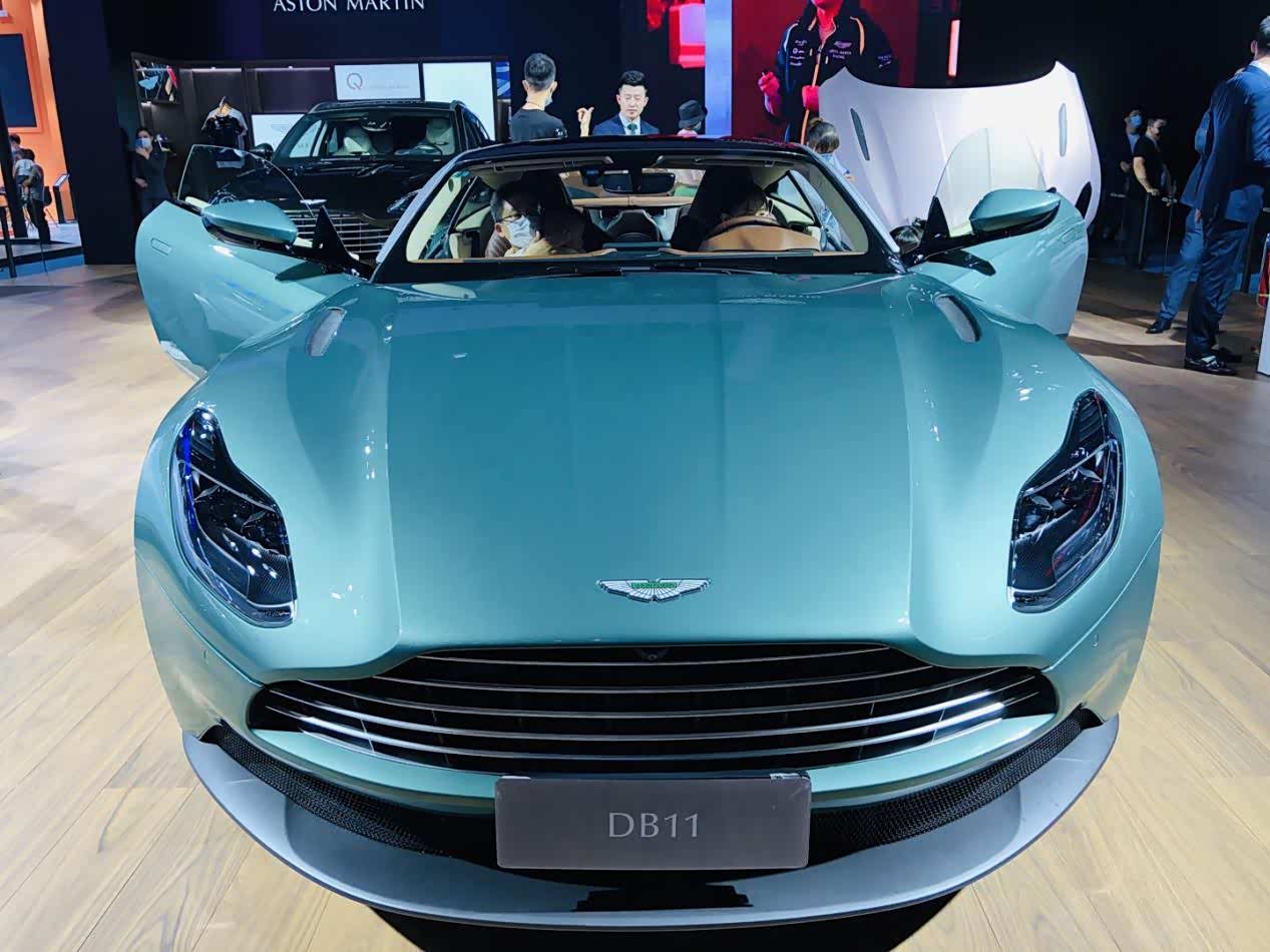 各种豪车也很多,这就是国际车展,一年一次的大型活动