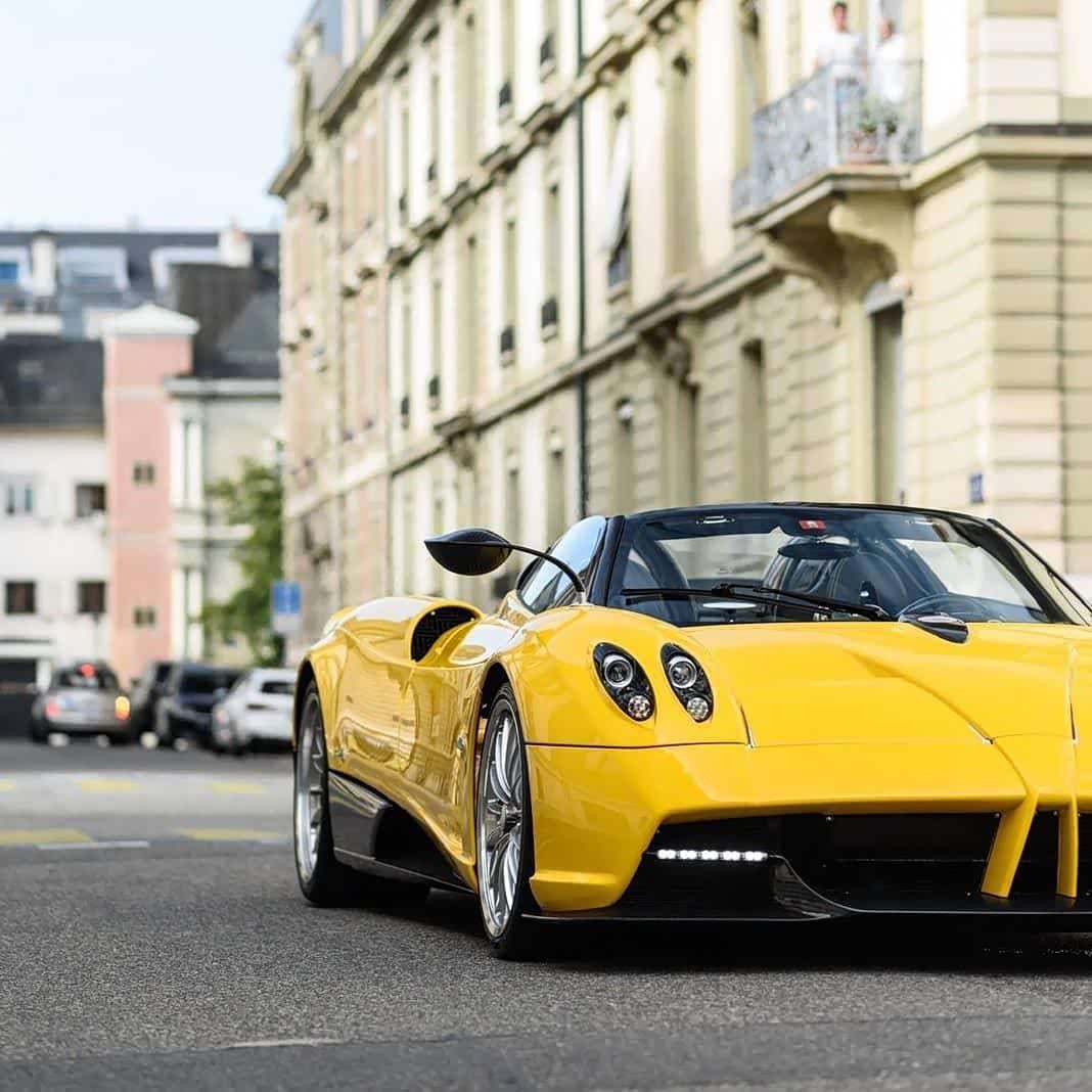 黄色帕加尼 huayra roadster