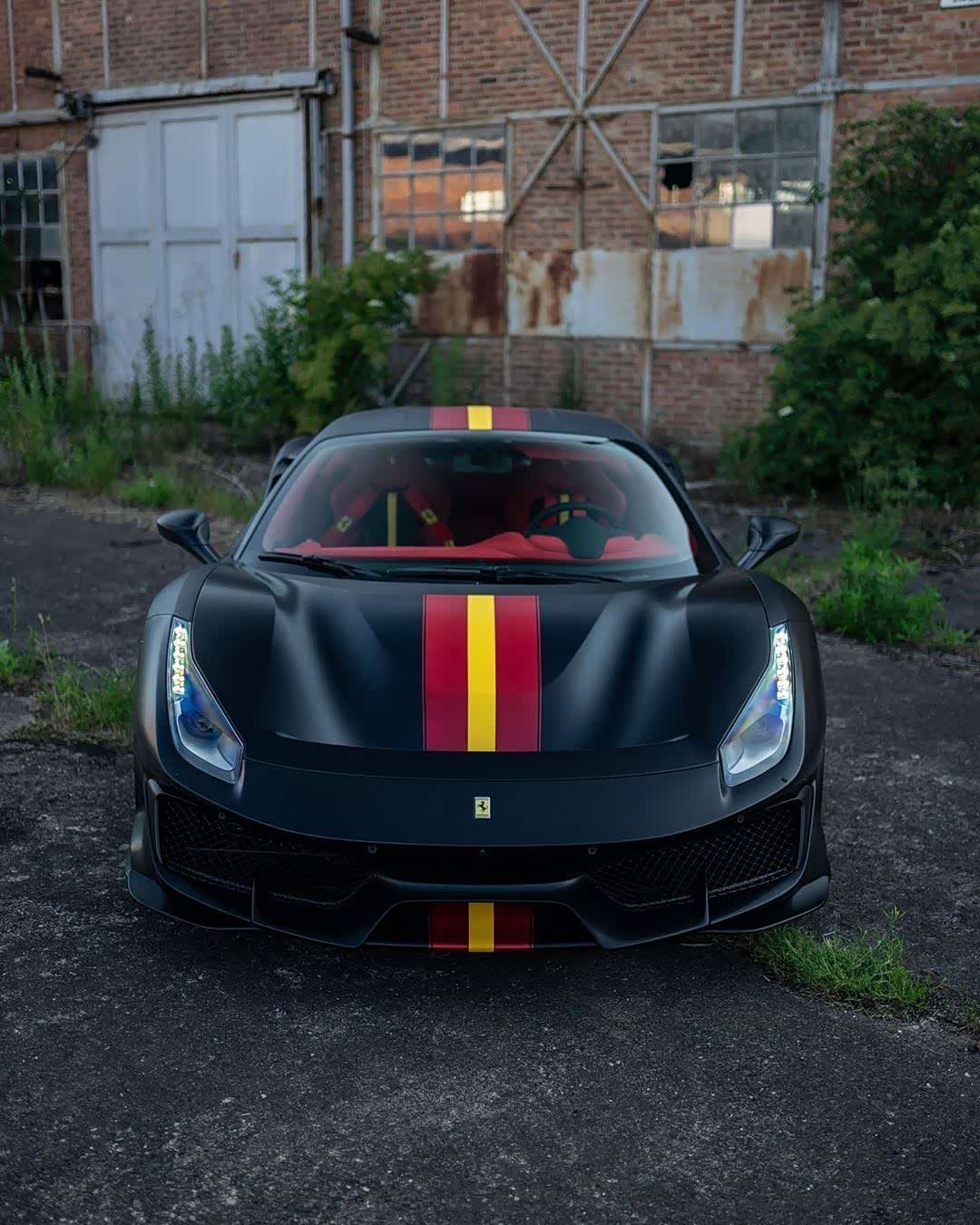 法拉利488 pista哑光黑车漆配这个拉花真帅