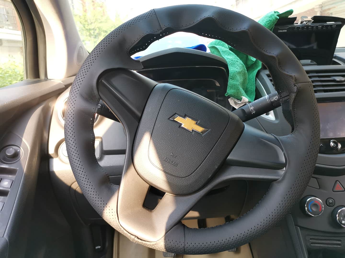 14款创酷安装方向盘皮套