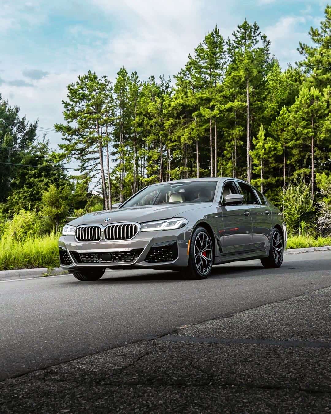 bmw540i这颜色还是不错耐看
