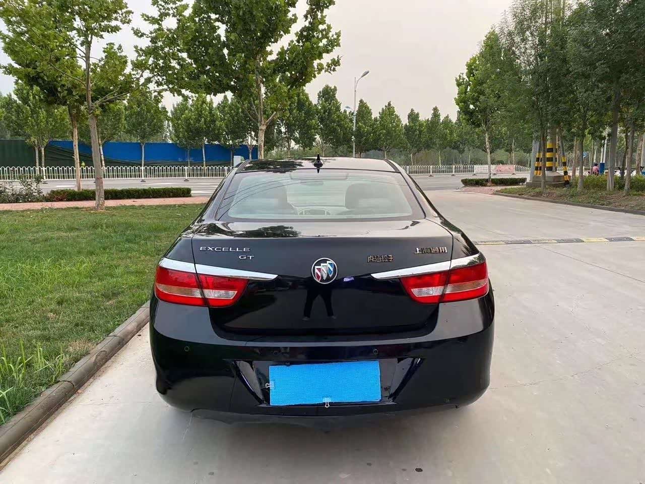 老款别克英朗gt进气格栅非常的大气尾部造型非常时尚