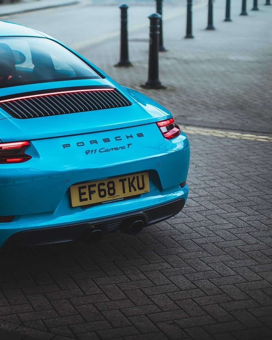 绿树丛里的迈阿密蓝911