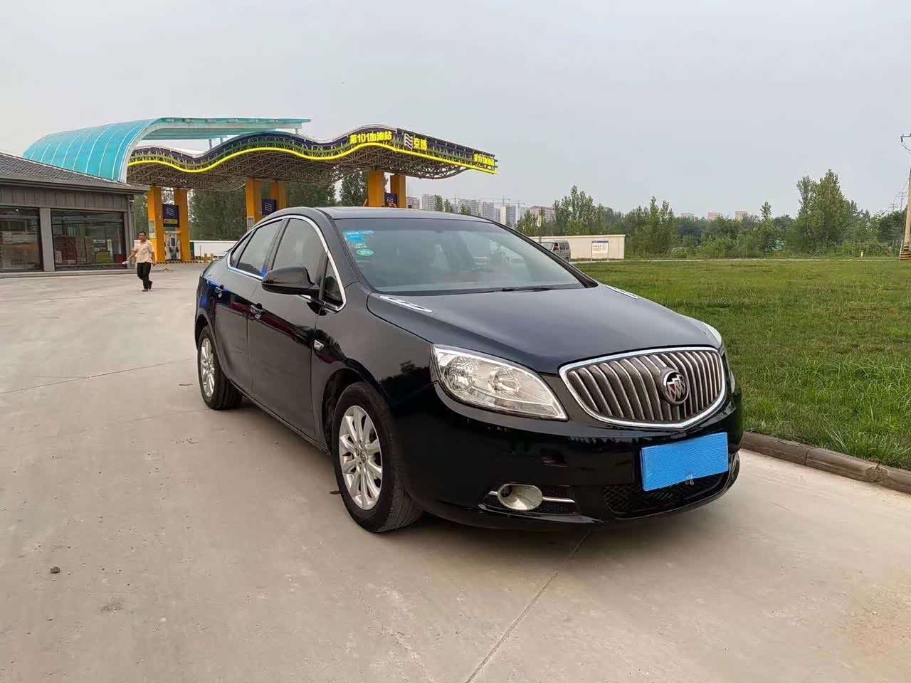 老款别克英朗gt进气格栅非常的大气尾部造型非常时尚