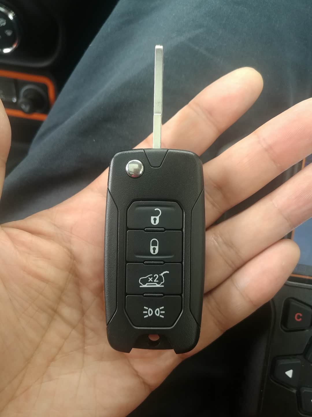 有关自由侠17款遥控钥匙