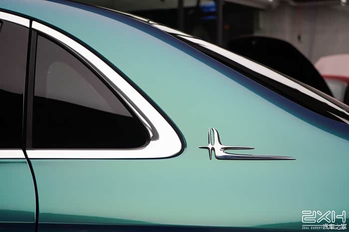 孔雀蓝|奔驰e300l改装路之装贴改色膜