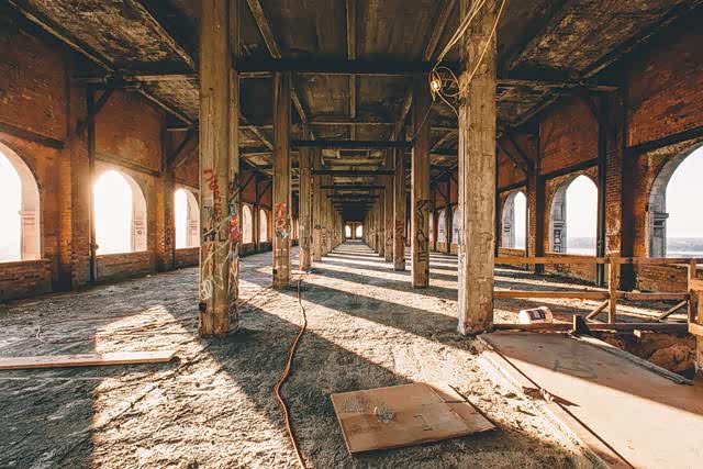 荒芜寻找别样的美,被城市遗忘的凄美之地.