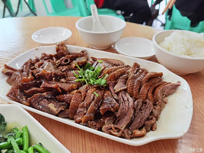 正点!在广州吃不到这么好吃的鹅肉饭哦!入味,软糯,回味啊!