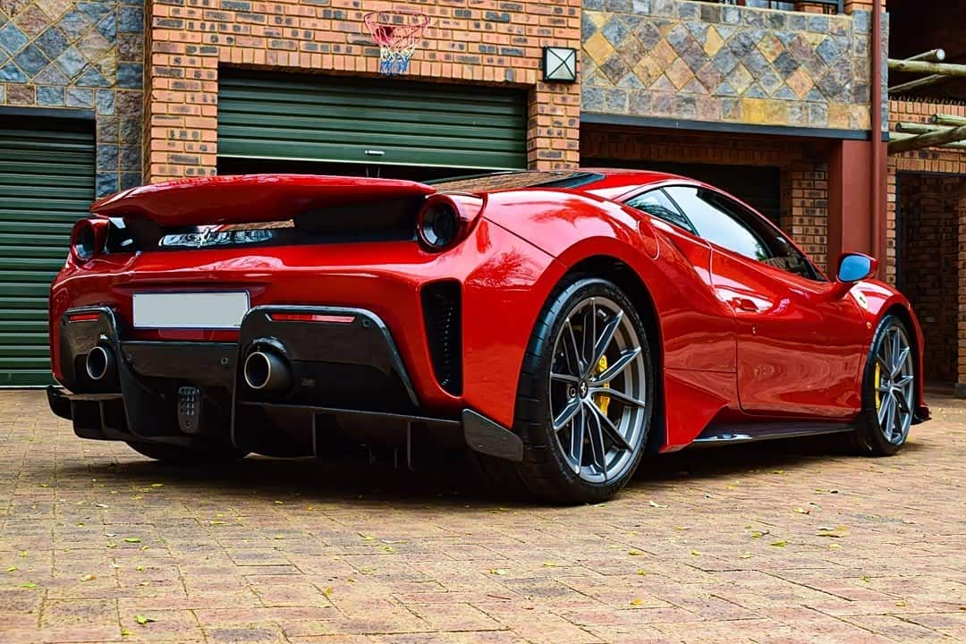 最爱的法拉利红 488 pista