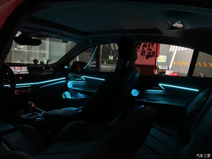 宝马一系三厢开1800公里改氛围灯全国也只有我了吧