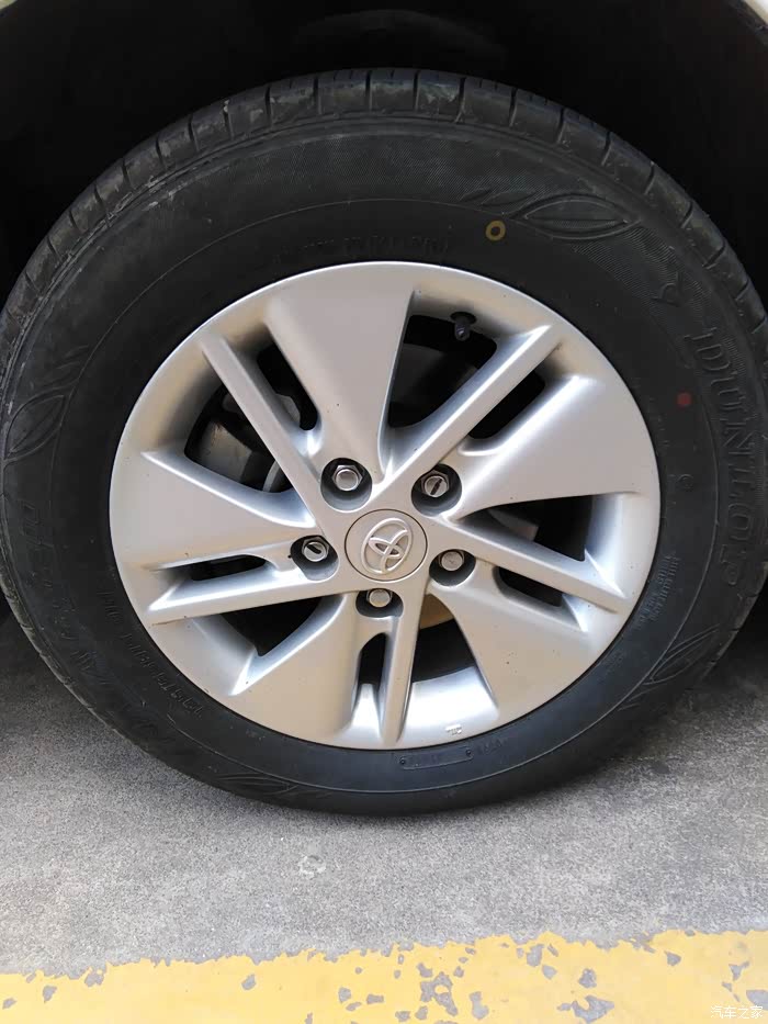 卡罗拉原厂16寸轮胎牌子型号