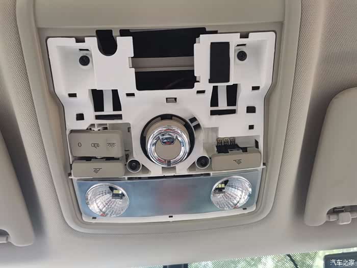 明锐前后排阅读灯更换