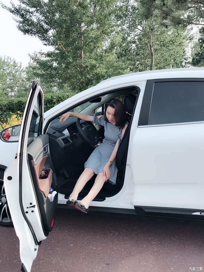 女车主当车模我为我的帝豪gs代言