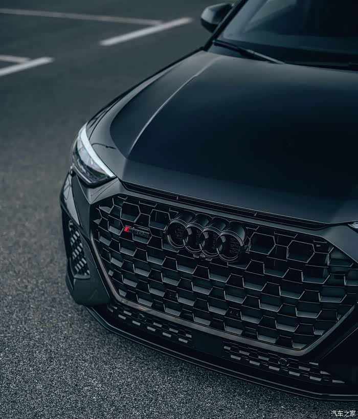 黑武士奥迪rs q3 sportbck,就这趴下来的姿态
