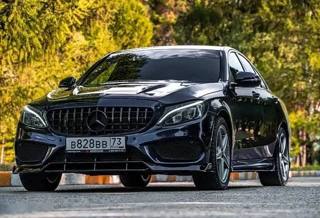 奔驰c改装欣赏:运动包围上身