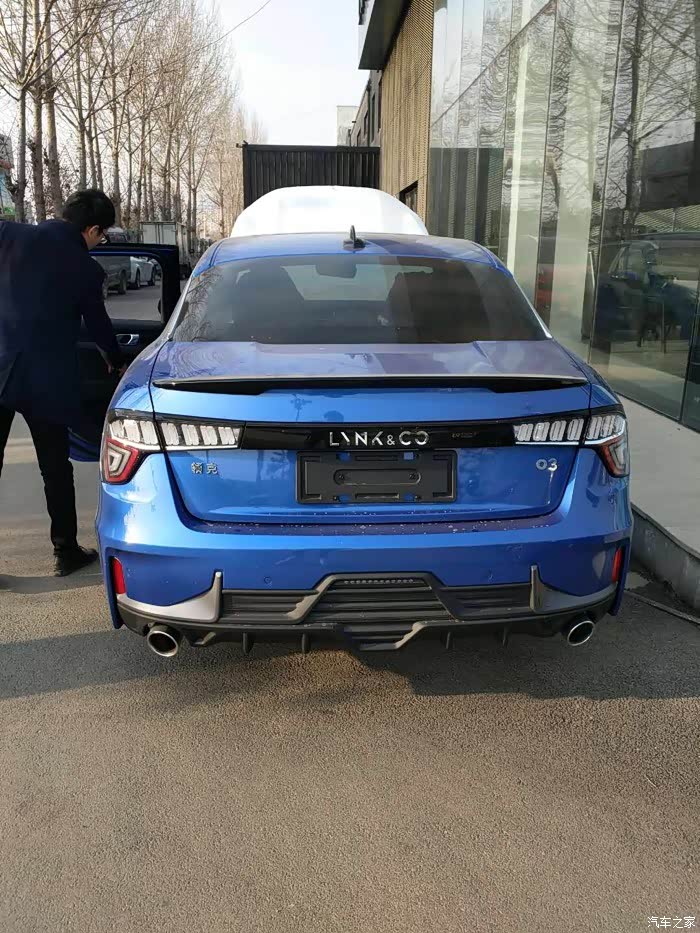 潮流运动轿跑领克03