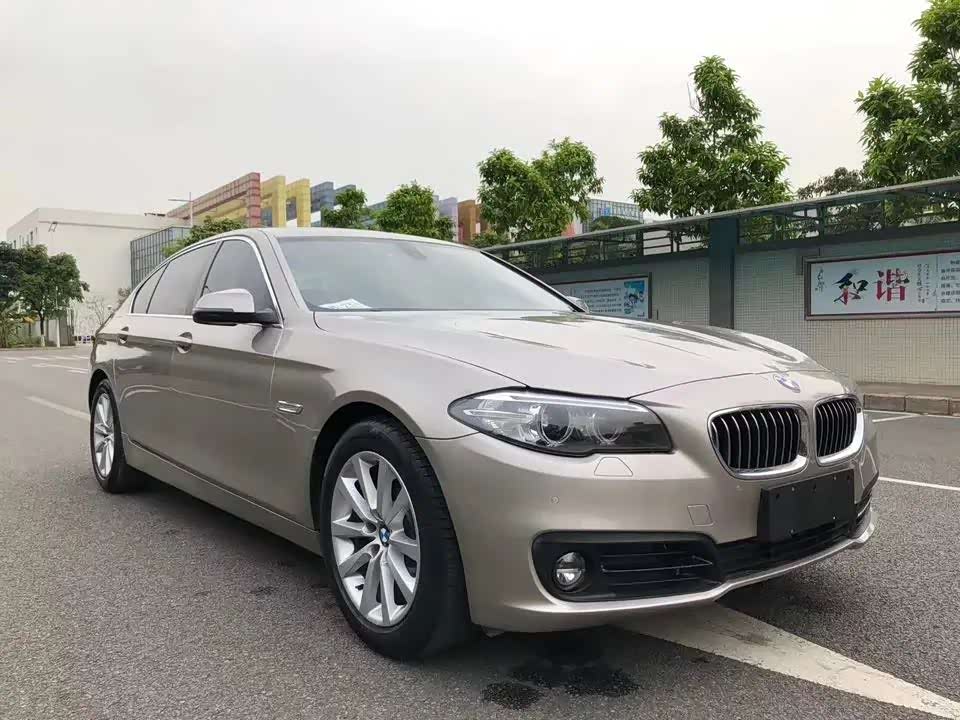 16款宝马530li进口版v630自然吸气香槟金色