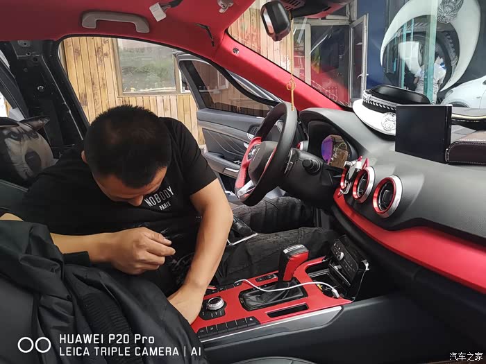 顶起暴改weyvv7内饰中国红颜值内外兼得