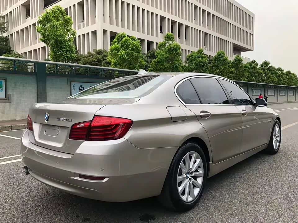 16款宝马530li进口版v630自然吸气香槟金色