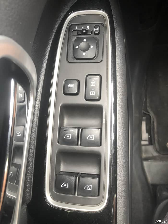 主驾车侧按键分析