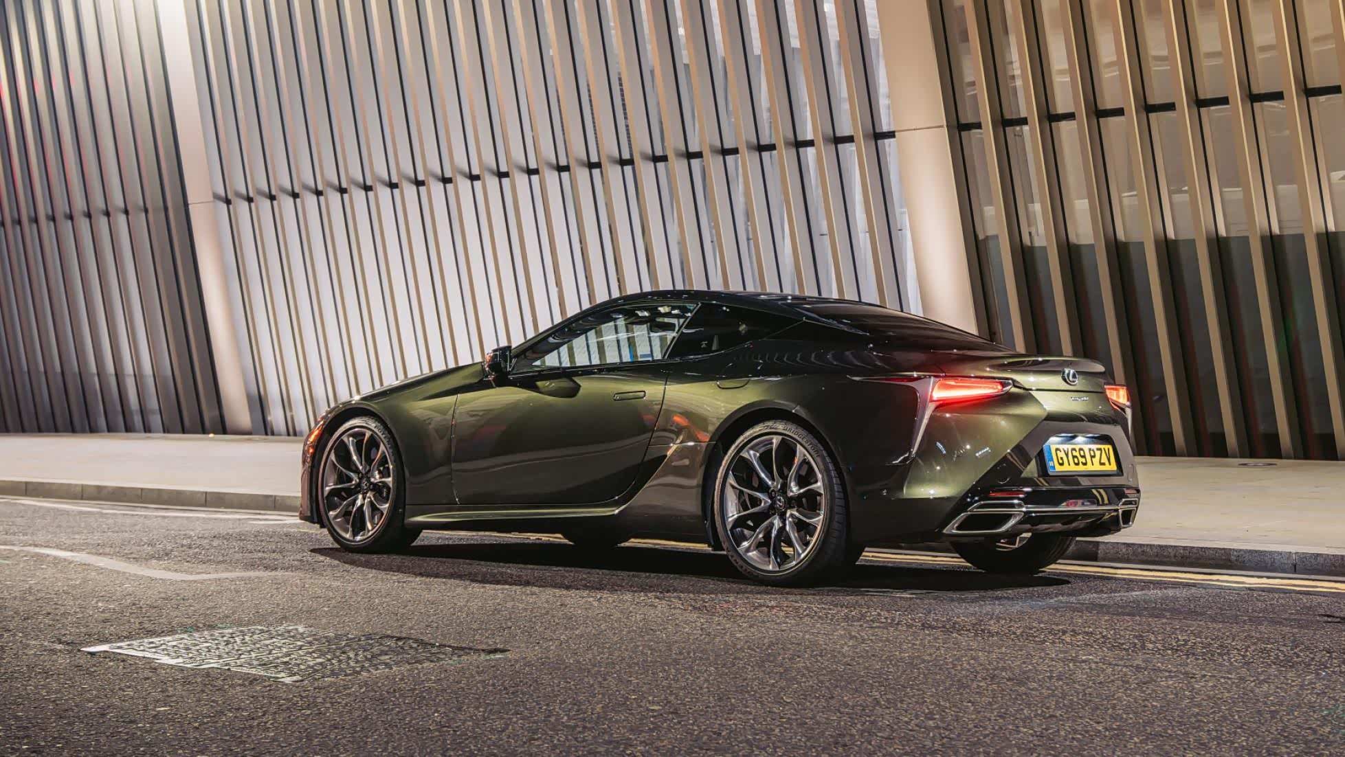 少见的绿色雷克萨斯lc500,如此冷艳的豪车.