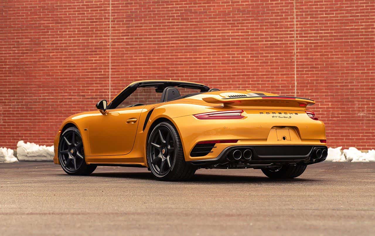 这个配色的保时捷911太漂亮了.