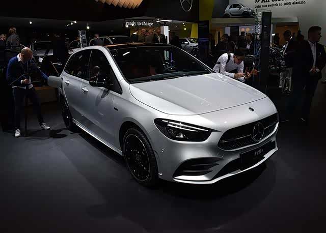 插电形式的奔驰b250e